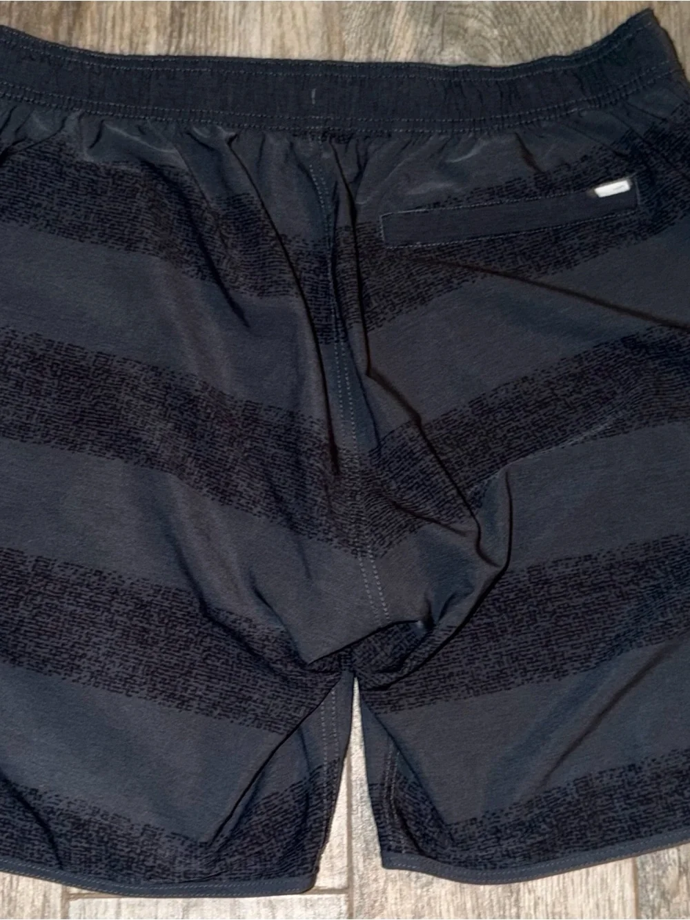 Vuori V-Cycled Men’s 34 Striped Boardshorts Swim Shorts
